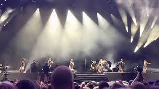 Robbie Williams - Hey WoW Yeah Yeah / Let me entertain you live at Pinkpop