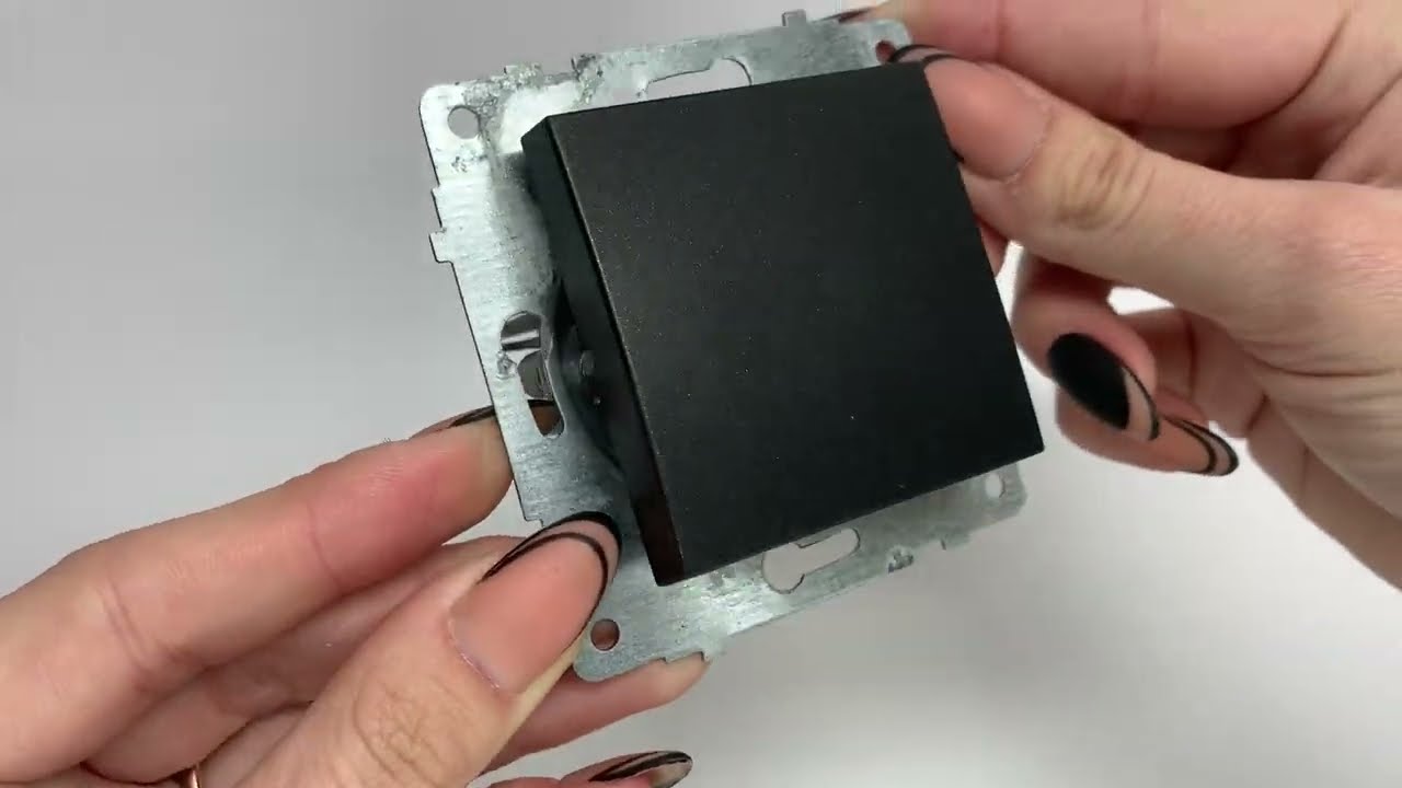 Выключатель одноклавишный OVIVO Grano черный (600-000217-200)