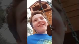 Vevo &quot;Naomi&#39;s a but head&quot;