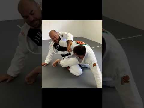 Triangle Choke from Closed Guard by Giancarlo Bodoni