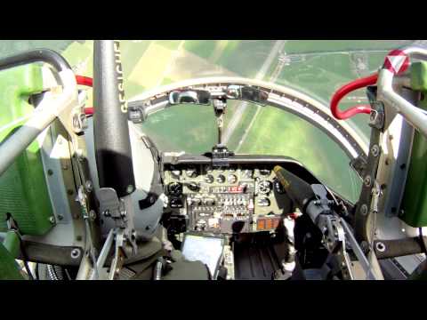 Action: Saab 105 im Flug
