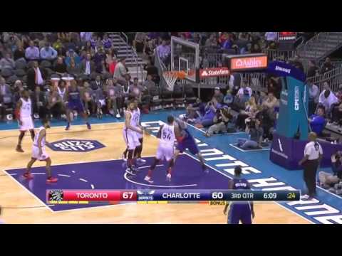 Cody Zeller dunks on Patrick Patterson - Raptors @ Hornets 11/11/2016