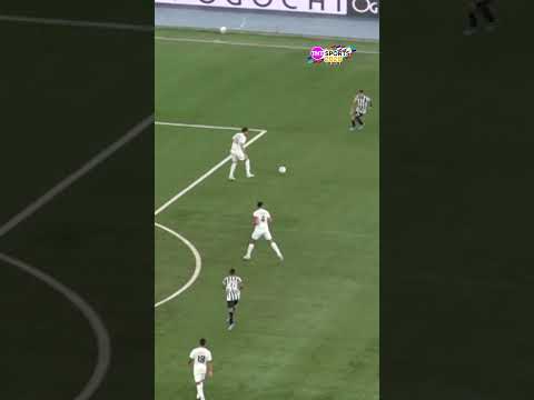 ERRO DA ZAGA DO SANTOS E UMA CAVADA SENSACIONAL DO ATACANTE DO BOTAFOGO #shorts