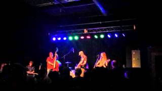 Sarah Shook & The Disarmers - Keep The Home Fires Burnin'