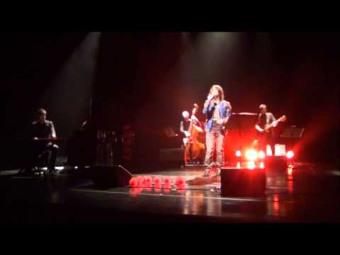 Filipe Catto - Ela e Eu (Caetano Veloso) - Sesc Bom Retiro