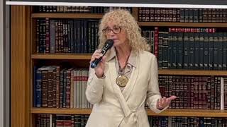 רחל פריקר - קיבוץ בארי (קהילת אבני החושן) - התמונה מוצגת ישירות מתוך אתר האינטרנט יוטיוב. זכויות היוצרים בתמונה שייכות ליוצרה. קישור קרדיט למקור התוכן נמצא בתוך דף הסרטון