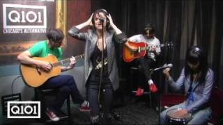 Juliette Lewis performs &quot;Suicide Dive Bombers&quot; live in the Lava Lamp Love Lounge