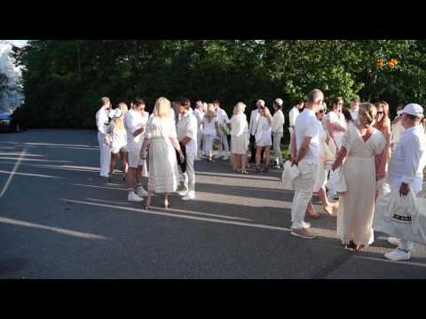 Gifte sig med Läckberg – nu straffas Simon av vännerna