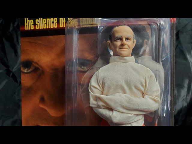 Vídeo relacionado con Lansay- Buffalo Bill Mego Figura de colección Hannibal Lecter (8 años), Color in Straight Jacket (62788)