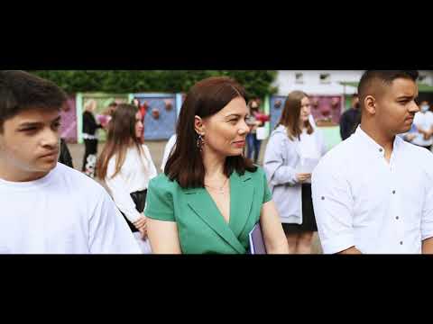 Mircea Muresan si elevii de la Scoala Gimnaziala ,,Octavian Goga " Baia Mare- ,,Anii de scoala''