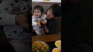 【育児あるある】外食で子ども優先するパパが最高🍴 #赤ちゃん #生後10ヶ月