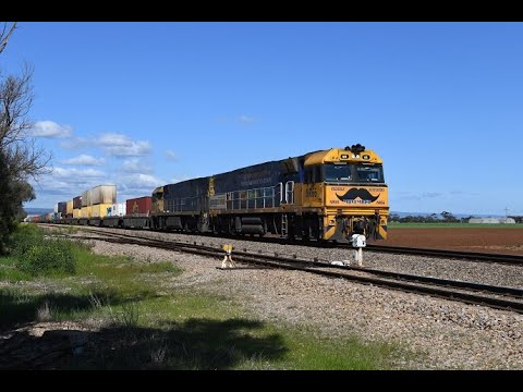 Pacific National NR66 and NR122 "Locomotives with a story" and an example of 'double stacking'.