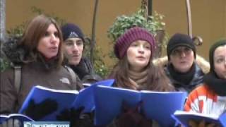 Coro InCanto sings 'Hark the herald angels sing'