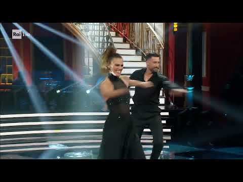 Ballando con le Stelle 2024 , vince la coppia Bianca Guaccero-Giovanni Pernice