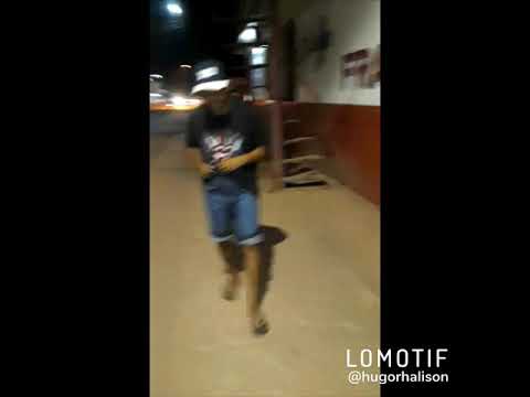 Mochila na costa radinho na cintura bonezinho pra trás