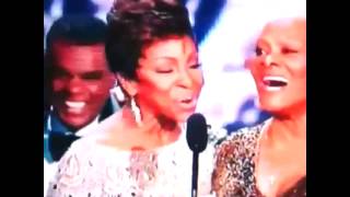 Ron Isleys face after Dionne Warwick did that run lol!!