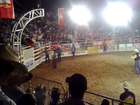 RODEIO DOURADINA SIDNEI MARIA BRABO COM A COMISSAO DA FESTA