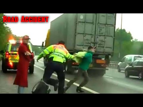 The Psychotic Twins Who Ran Into Traffic and Stabbed a Man to Death