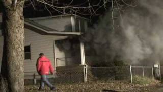 preview picture of video 'Heavy Smoke And Fire Showing In The 2800 Block Of Dekalb In Lake Station'