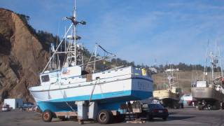 preview picture of video 'Giant Boats In Danger! - More Oregon Coast Trip 2011'