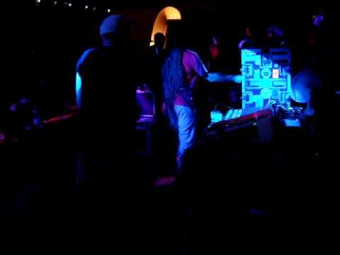 ABASSI HI POWER - ROTOTOM SUNSPLASH 2008 playing Perilous Times Vibronics mix