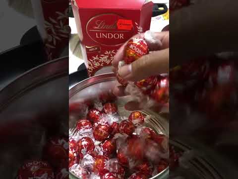 Lindt chocolate balls 😱#asmr #oddlysatisfying #lotsofchocolates #shorts #lindt #amazing