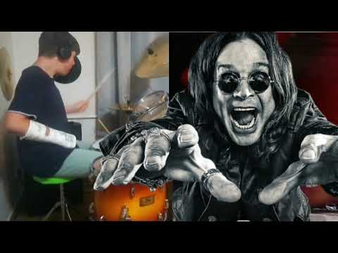 Aretha Sabbath - Drumming with the left hand :-)