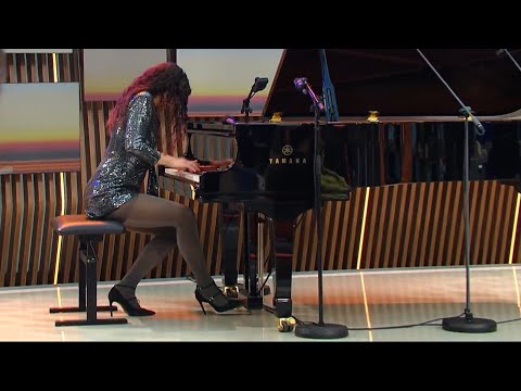 Mikis Theodorakis: “On the Eighteenth of November” and “The Laughing Boy” live on TV - Danae Dörken