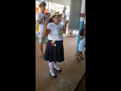 Miss. Tia JÔ em ação com os ribeirinhos