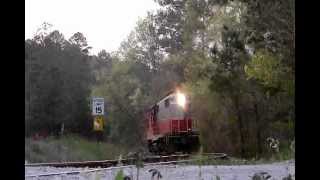 preview picture of video 'Georgia Northeastern Railroad Engine-Ground Level'