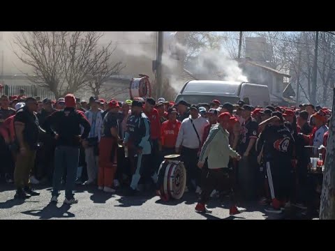 "LBDT presentes, fiesta de la HINCHADA de RIVER en BANFIELD" Barra: Los Borrachos del Tablón &bull; Club: River Plate &bull; País: Argentina