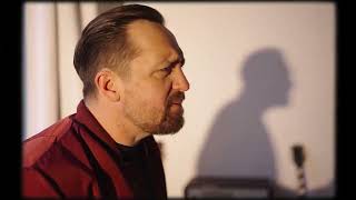 Video zu 'Die Meisten Meiner Freunde' ansehen Video zu 'Die Meisten Meiner Freunde' ansehen