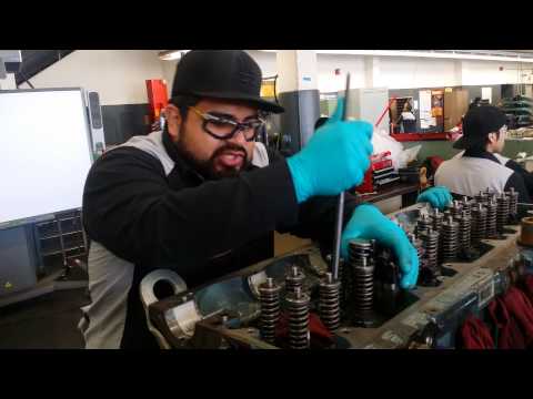 Removing fuel injector out of Detroit Series 60