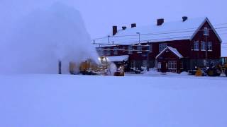 preview picture of video 'Snowplowing at Finse'