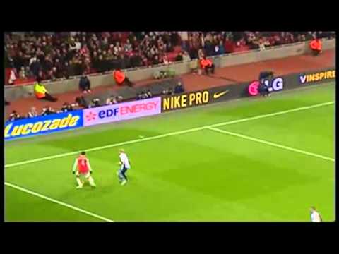 Robbie Savage Nutmegged by Cesc