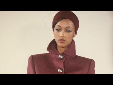 Tyra Banks On The Runway - Oscar De La Renta Fall/Winter 1993