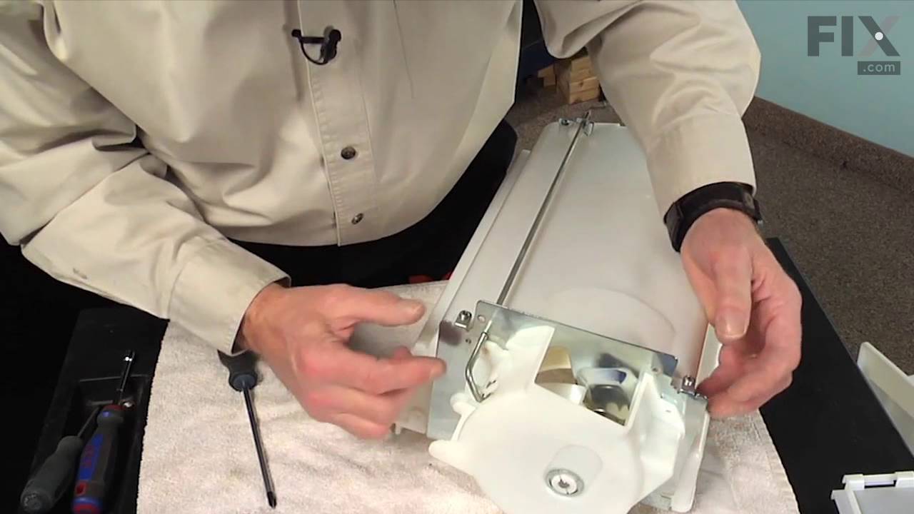 Replacing your Ice Container/Bucket Replacing your Ice Container/Bucket