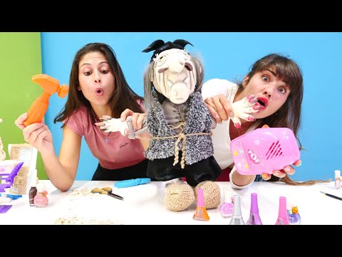 Funny video! Ayşe VS. Ümit. Good and bad manicurist. Making artificial nails for an aunt!