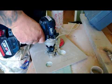 Jak i czym robić otwory w płytkach? Testujemy otwornice na sucho i na mokro