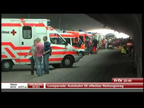 Massenpanik bei Loveparade 2010 in Duisburg.21 tote/Stampede at Love Parade 2010 in Duisburg.21 dead