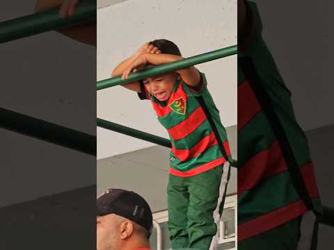Un petit supporter du Mouloudia en larmes après la défaite 🥹😭❤️💚 #algerie #football #