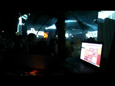 Robotrock 22.06.11 @ Soundgarden Hamm - Gérard playing...