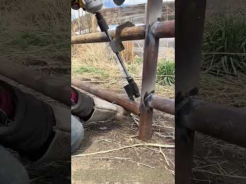 Leveling the Line: The Twin-Hook Tool for Perfect Railing Alignment