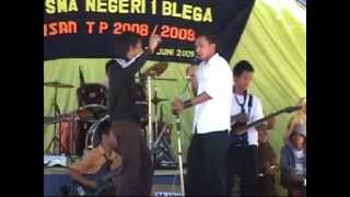 preview picture of video 'Pensi perpisahan angkatan 2009 SMAN 1 Blega , Andas Band ( Lupa-lipa Ingat )'