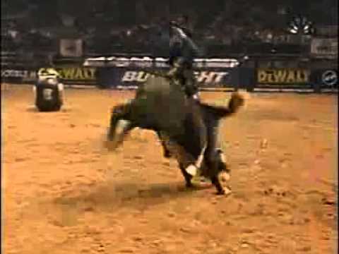 Adriano Moraes vs Tuff Enuff   02 PBR Austin (92 pts)