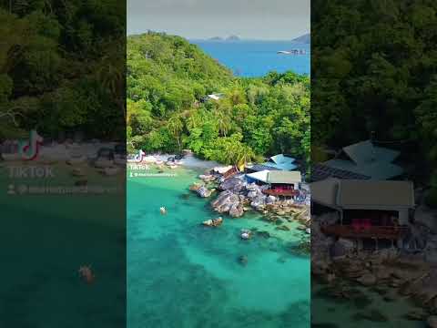 The one and only private island villa that’s built on the edge of the Great Barrier Reef
