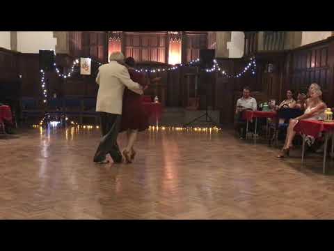 El Pibe Sarandi y María Celeste Cimino en Oxford