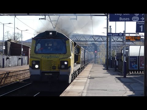 Freightliner 70010 clags through Guide Bridge with a binliner on 06/04/21