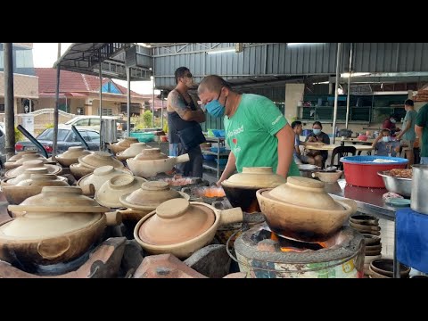 Ah Ching: 怡保一家不挂招牌的瓦煲鸡饭,一个人顾29个炉,以鸡汤作底,香味浓郁,很多顾客都慕名而来……(K10 Claypot ...