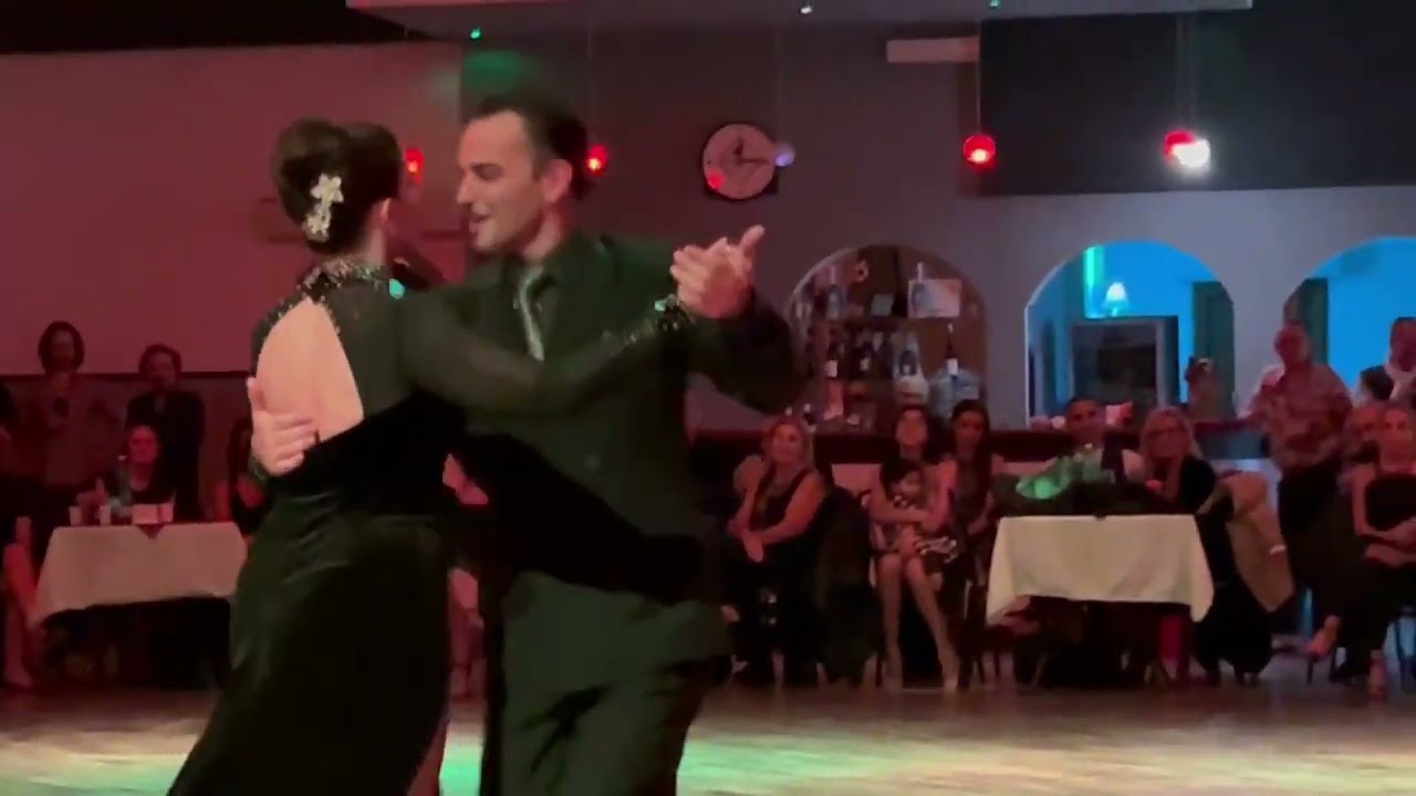 Barbara Ferreyra y Agustin Agnez- Vals "Temo" Orq. Tipica Victor -Napoles-Italia